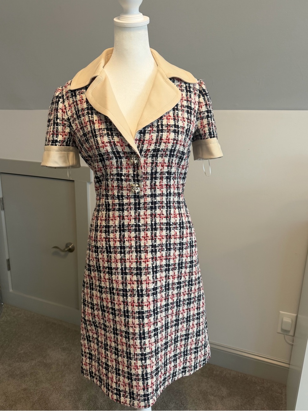 GUCCI Tweed Dress Tiger Head Buttons Ivory Red Navy Plaid Sheath IT 38 US 2
